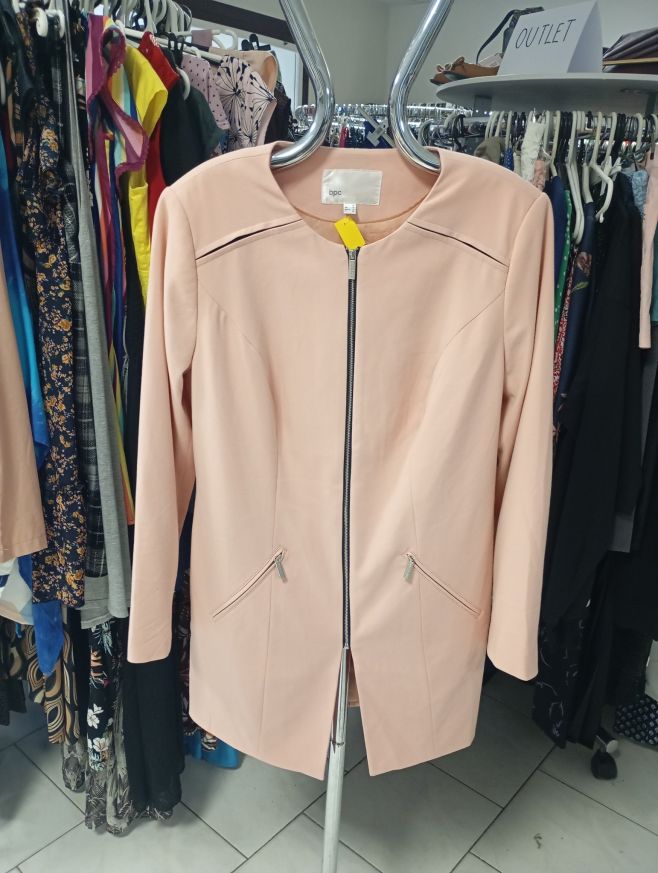 🍁 PODZIM JE TU A S NÍM I NOVÉ KOUSKY V SEKÁČI! 🧣🧥🍂 Máme pro vás nádherné podzimní úlovky – kabáty, bundy a mnoho dalšího....